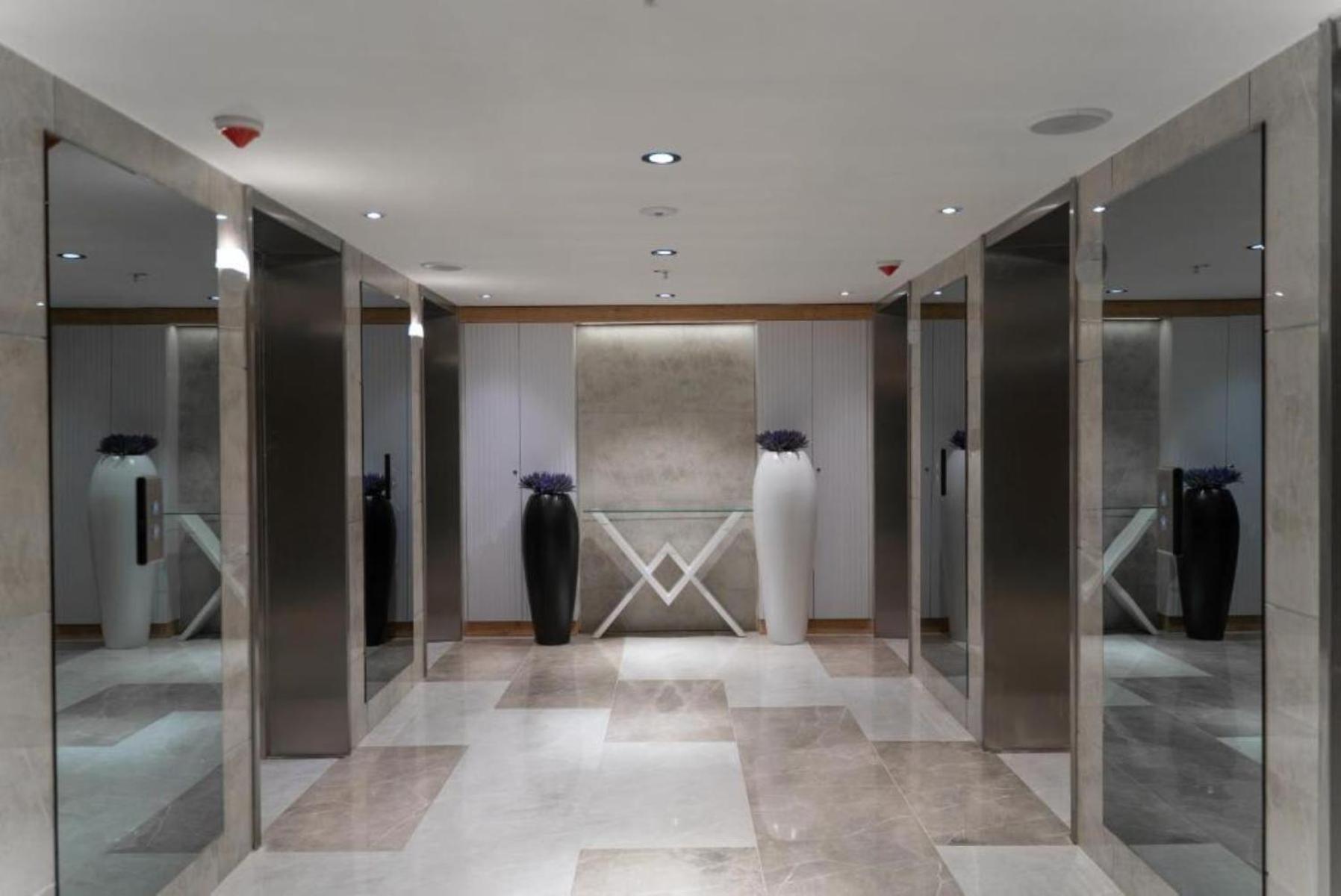 Orbi Twin Towers Aparthotel With Sea View Batumi Exterior photo